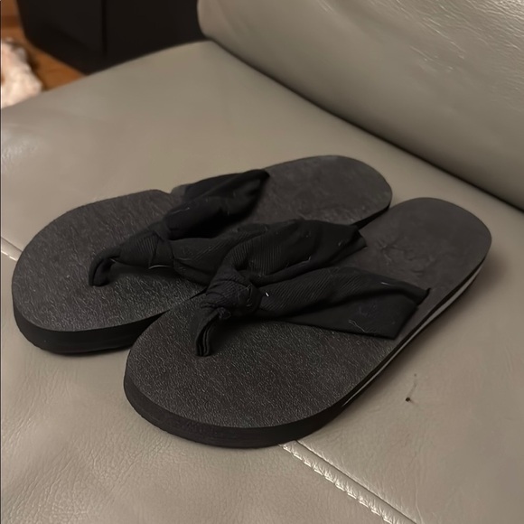 Kuailu Women’s black Yoga Foam Flip Flops Sandals Non-Slip Size 7.5 - Picture 1 of 4